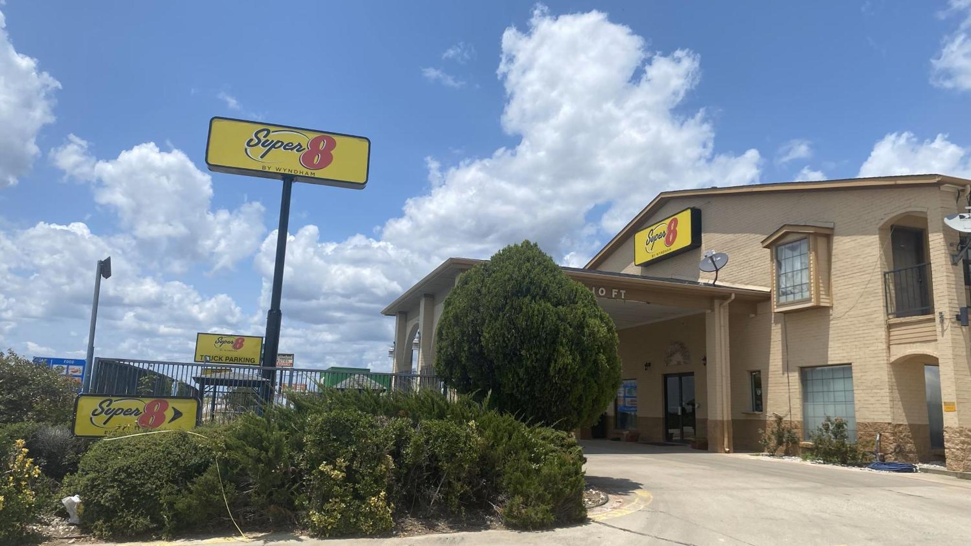 Super 8 By Wyndham Decatur Texas Hotel Eksteriør billede