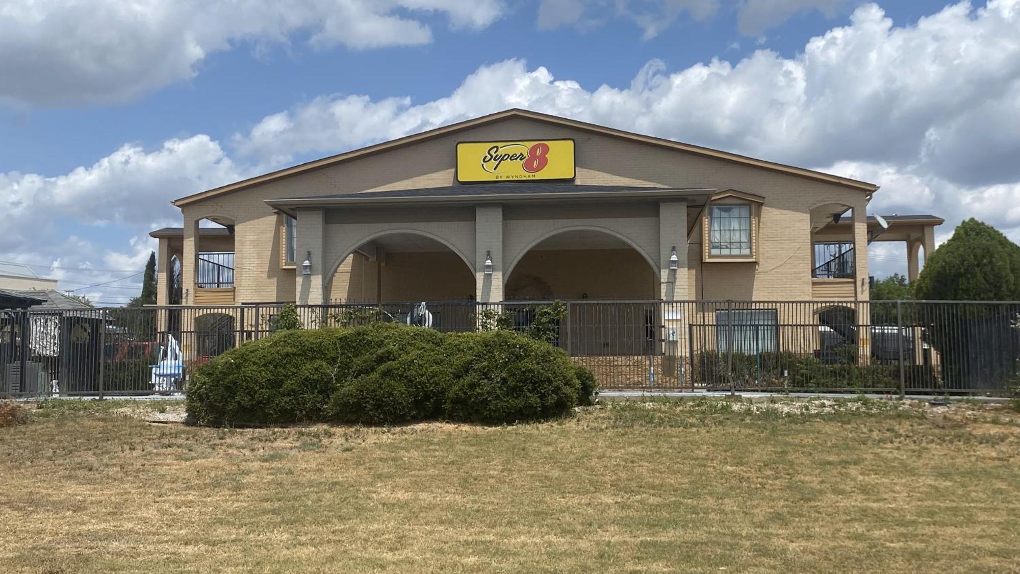 Super 8 By Wyndham Decatur Texas Hotel Eksteriør billede